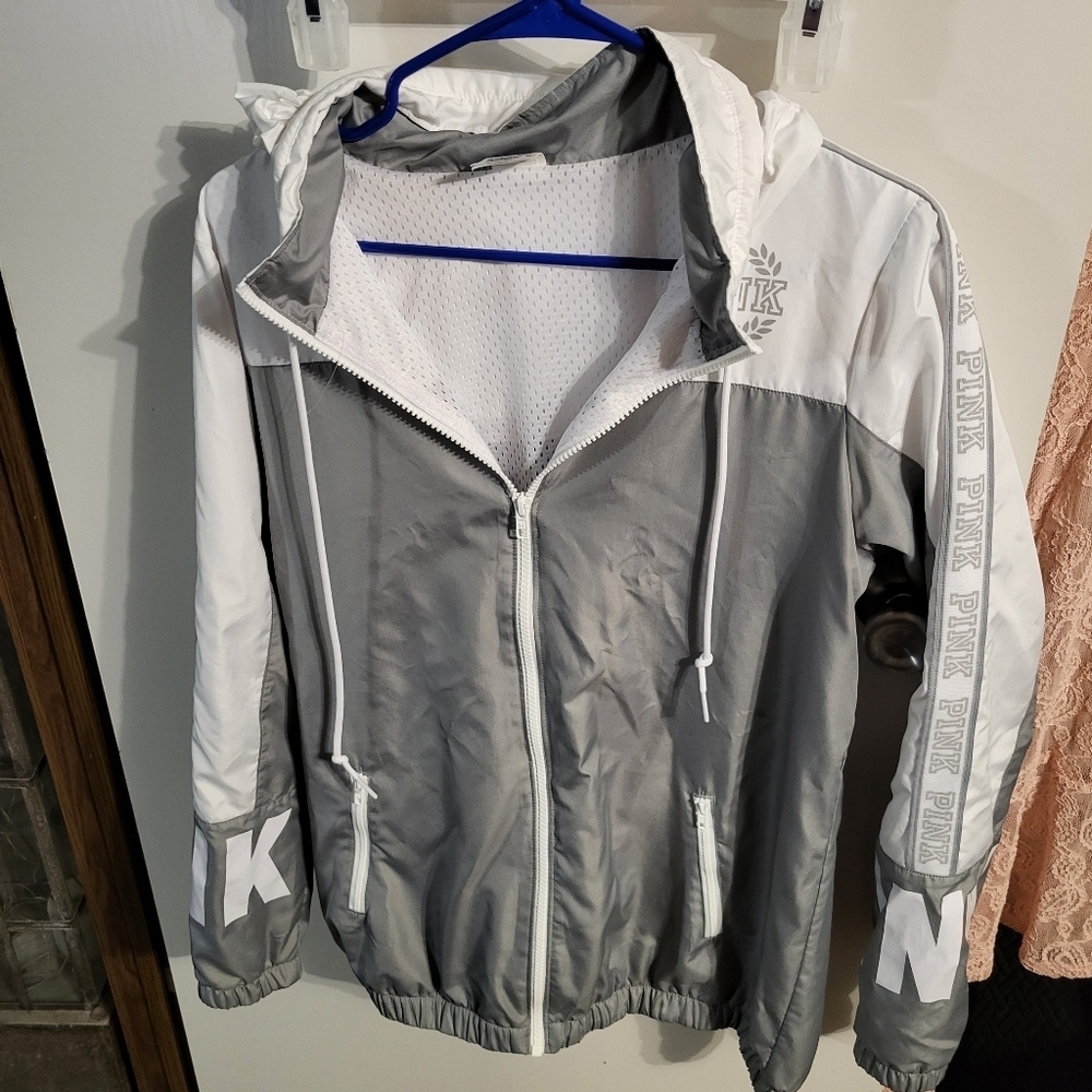 PINK VICTORIAS SECRET GRAY AND WHITE WINDBREAKER JACKET SZ XS